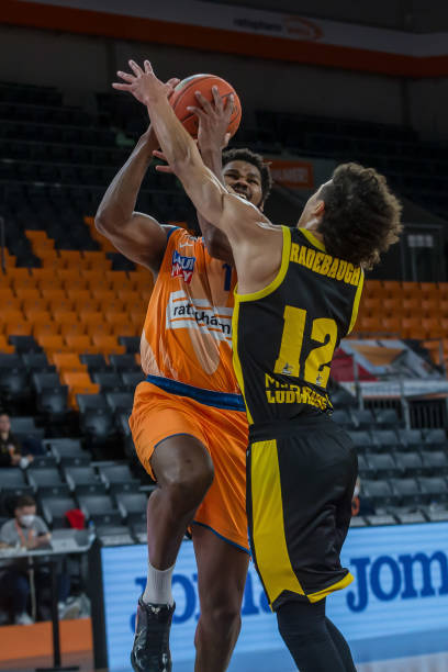 定性不足的 定性不足的