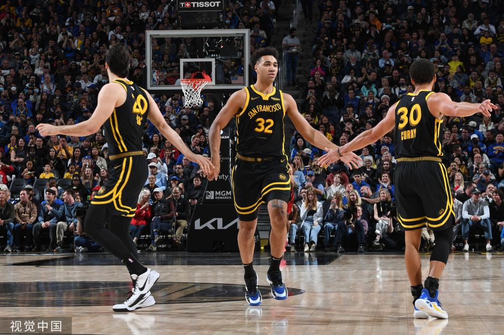 门将看呆：这也能进？